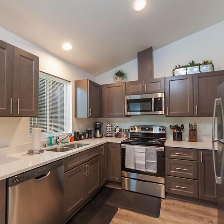Modern And Stylish King Bed Wifi Free Parking Apartman Spokane Valley Kültér fotó