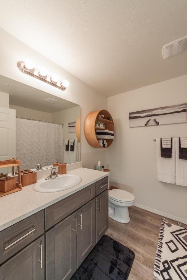 Modern And Stylish King Bed Wifi Free Parking Apartman Spokane Valley Kültér fotó