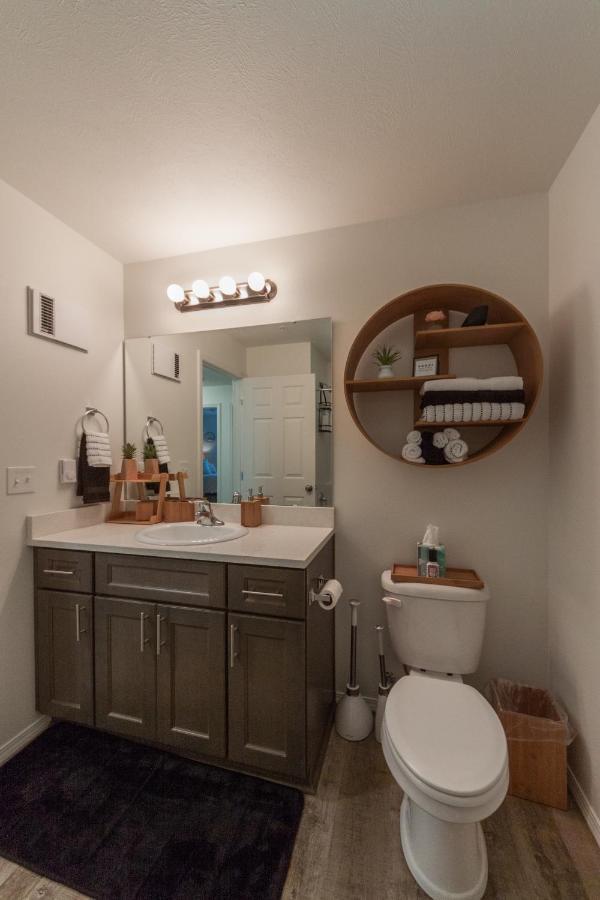 Modern And Stylish King Bed Wifi Free Parking Apartman Spokane Valley Kültér fotó